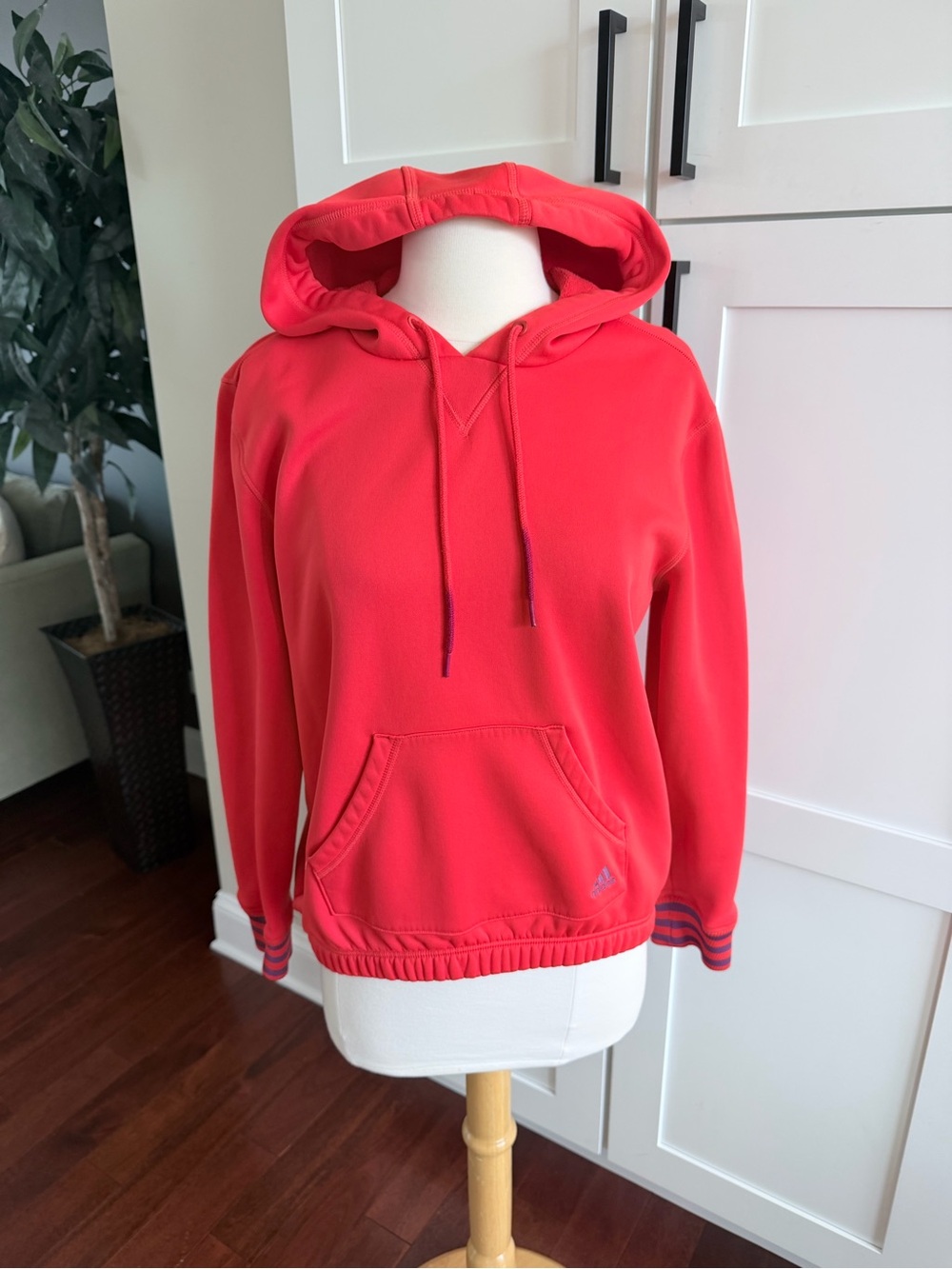 ADIDAS Red Pullover Hoodie with Ombre Purple Drawstrings and Striped Cuffs M